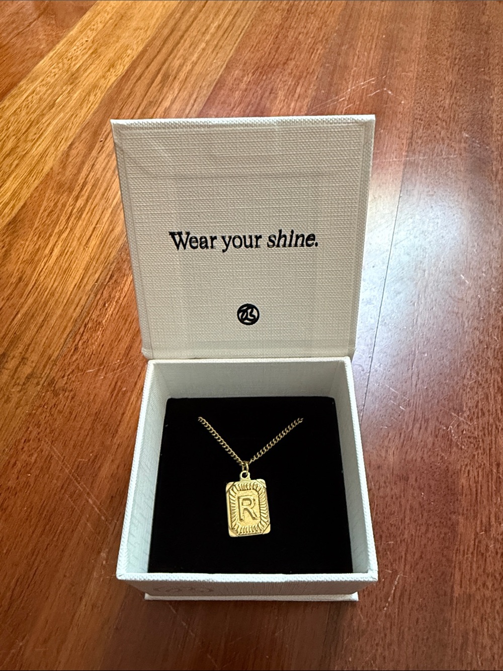 Gold Initial 'R' Pendant Necklace